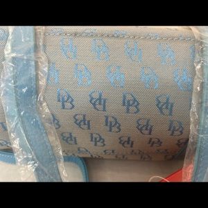 Classic vintage Dooney & Bourne Barrel bag.